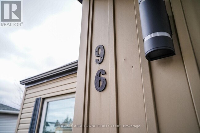 Photo du bâtiment - 96 Mohawk Rd E