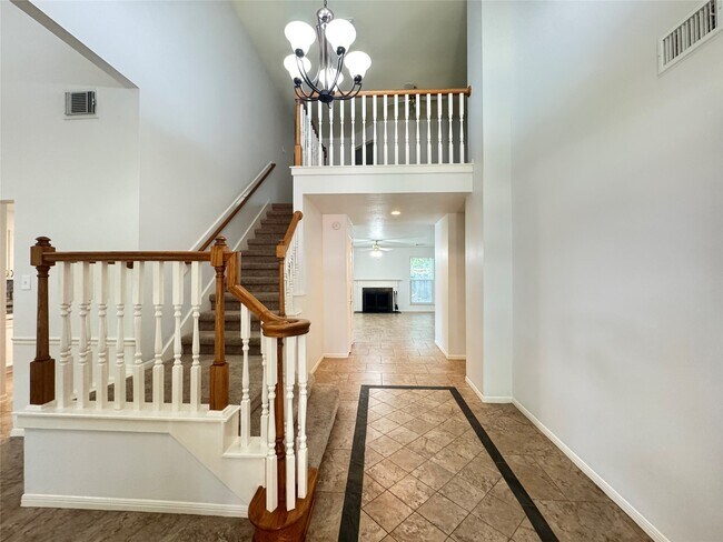 Foto del edificio - 210 Rolling Plains Dr