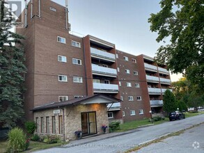 Building Photo - 230-230 King St E