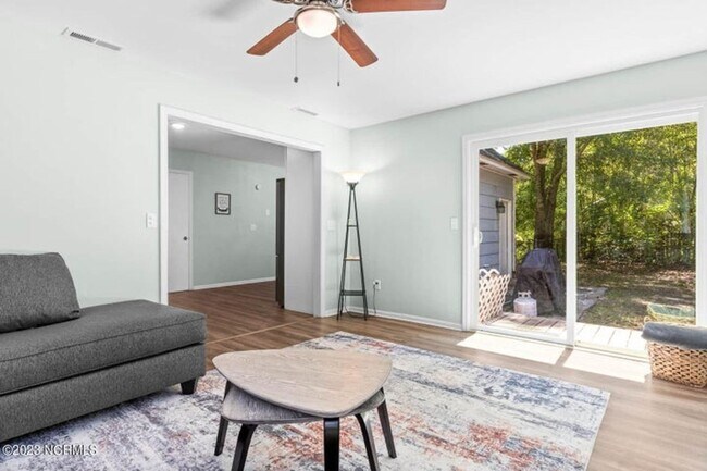 Foto del edificio - Fully Furnished Single Family Home - Long ...