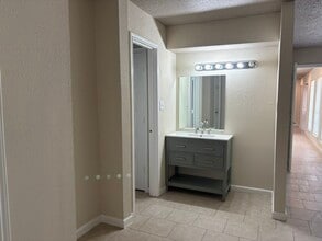 Building Photo - 16030 Blackhawk Blvd