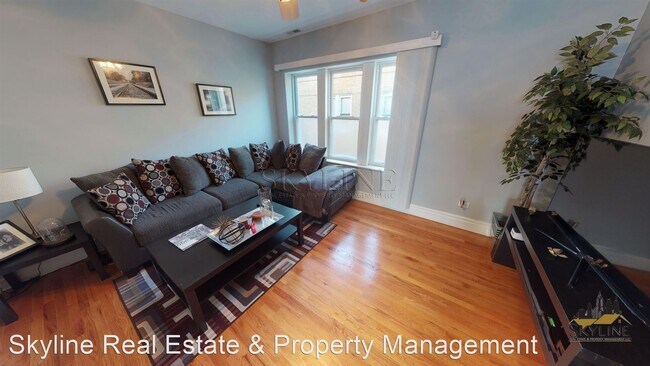Foto del edificio - 4722 N Kenneth Ave