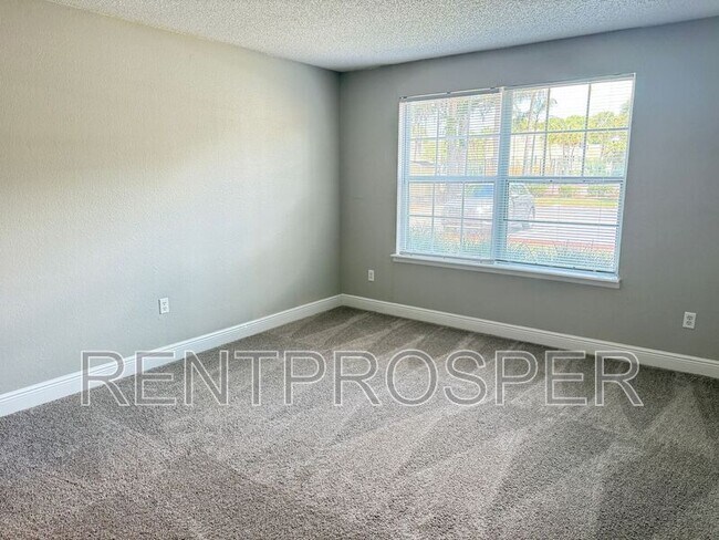 Foto del edificio - 4022 Versailles Dr