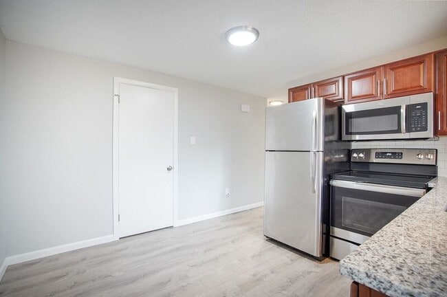 Photo - 1133-1135 N Westfield Street Apartment