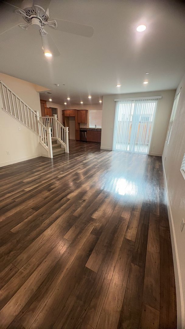 Foto del edificio - Beautiful spacious 3 bedroom 2/5 bathroom home.