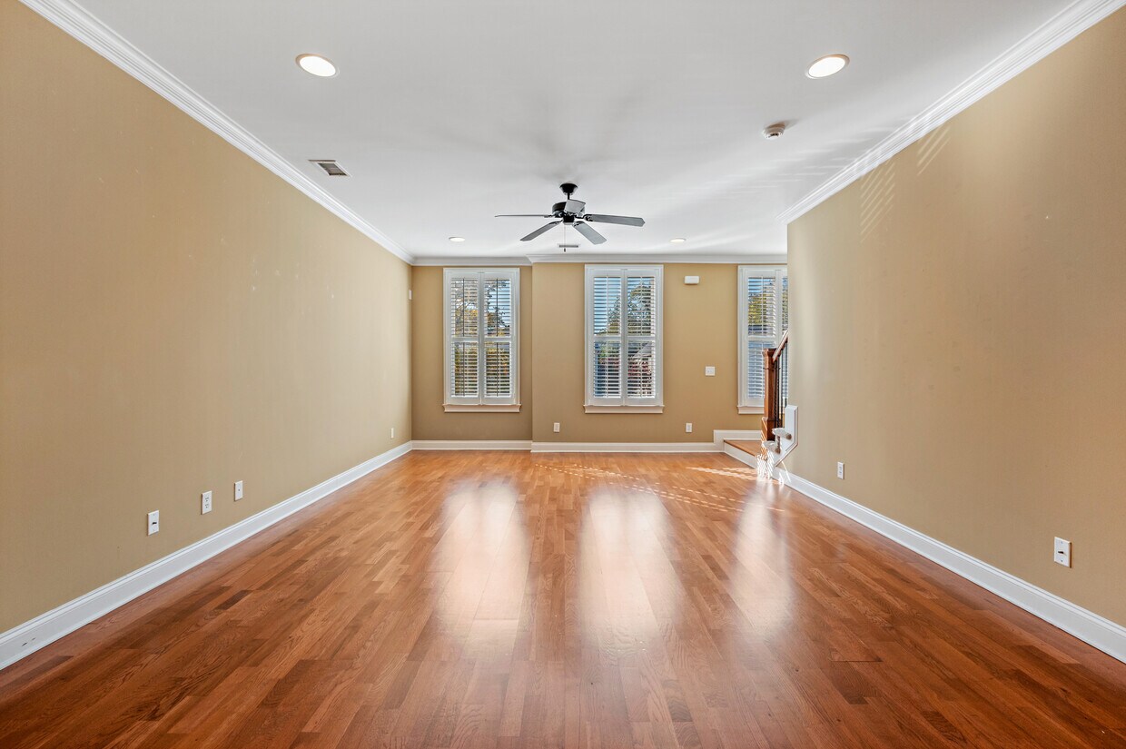 Primary Photo - 2114 Acklen Ave