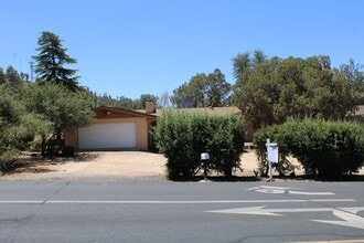 Building Photo - 903 Green Ln