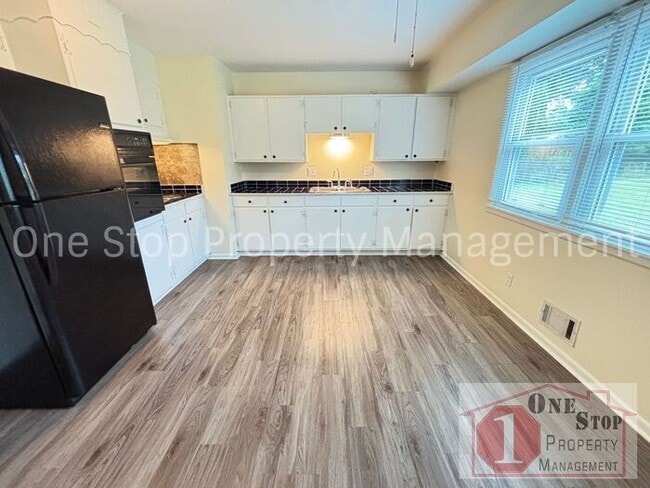 Building Photo - Charming 3-Bedroom Home with Big Backyard ...