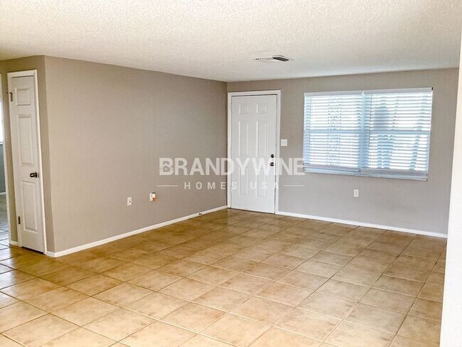 Building Photo - MOVE IN SPECIAL - $1000 off JUNE Rent - Mo...
