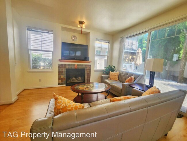 Building Photo - 3 br, 2.5 bath House - 205 Newport Wy NW #B-1