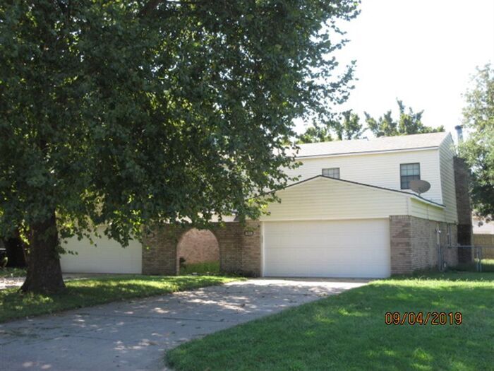 Primary Photo - 3 Bed 2.5 Bath 2 Car Garage - Council Vill...