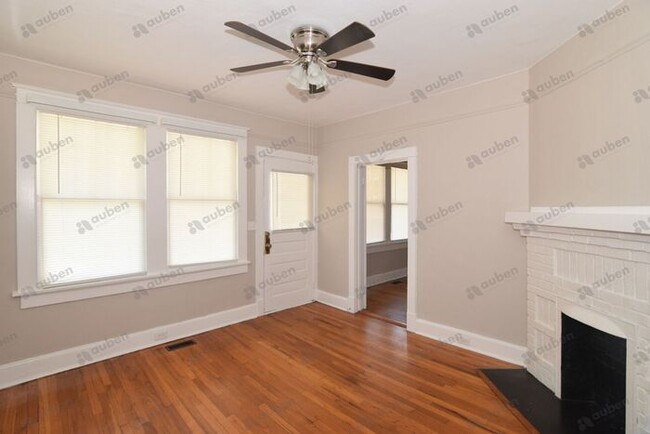 Building Photo - Spacious 2 Bedroom Cottage w/ 2 Bonus Rooms!