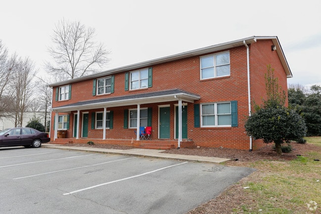 Knox Village Apartments Lincolnton, NC