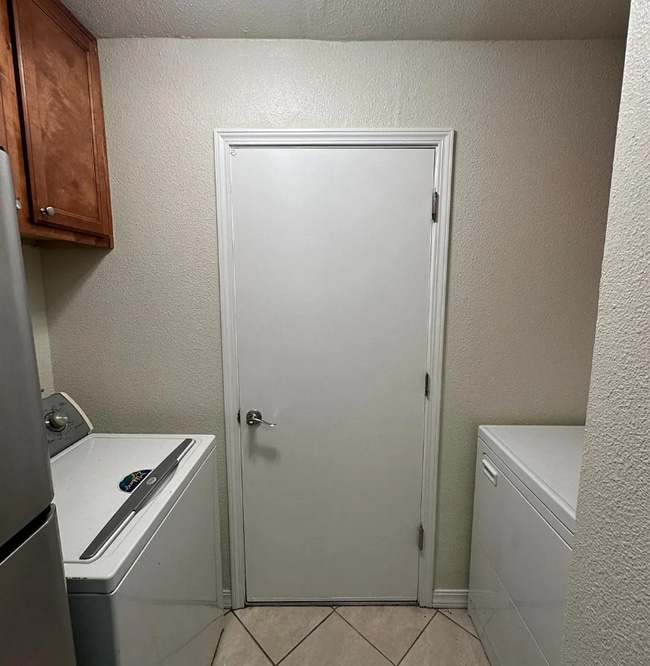 Building Photo - 7178 N Fruit Ave