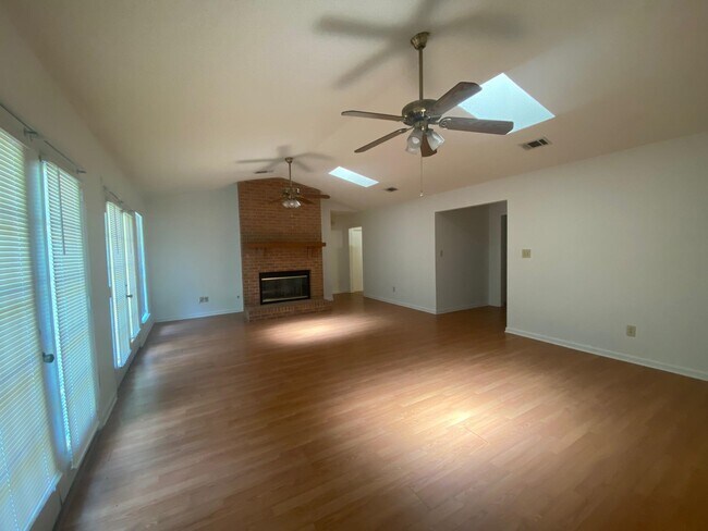 Building Photo - 2722 Newmarket Cir