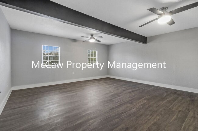 Foto del edificio - 7012 Candlewick Ct