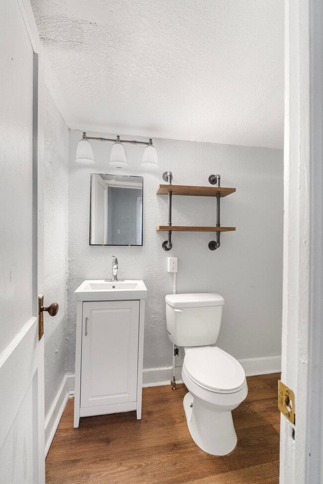Building Photo - One bedroom available for a move in right ...