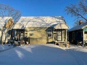 Building Photo - 1517 N Chester Ave