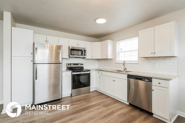 Building Photo - 257 S Shore Dr