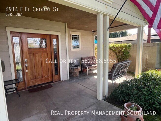 Foto del edificio - 5 Bedroom 3 Bath Custom Home in East Long ...
