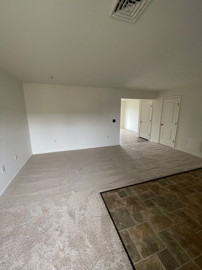 Foto del edificio - Updated 3 Bed 3 Bath Townhouse in Marietta!