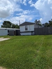 Building Photo - 10014 Cedar Landing Dr
