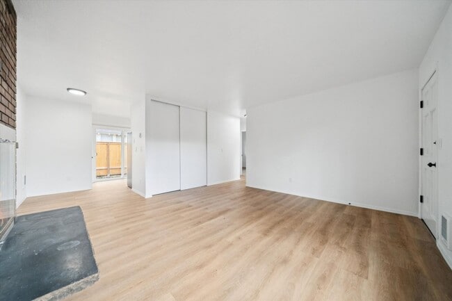 Photo - 5143-5145 SE Knight Apartment