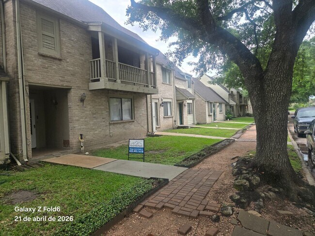 Building Photo - 15534 Weldon Dr