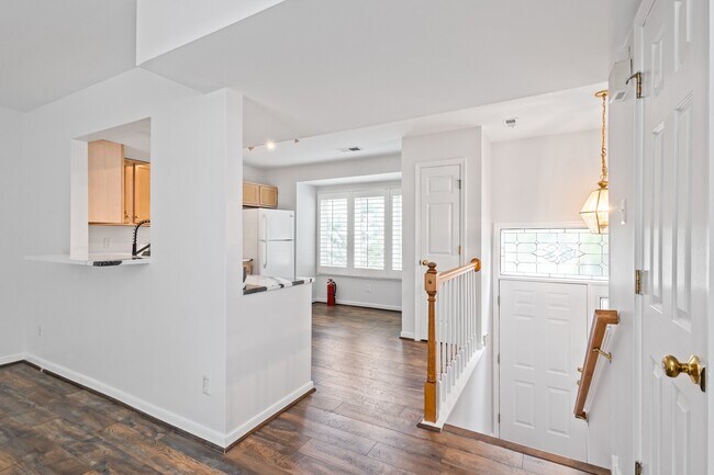 Building Photo - 12021 Shore View Dr