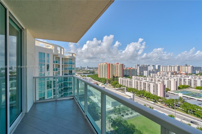 Foto del edificio - 150 Sunny Isles Blvd