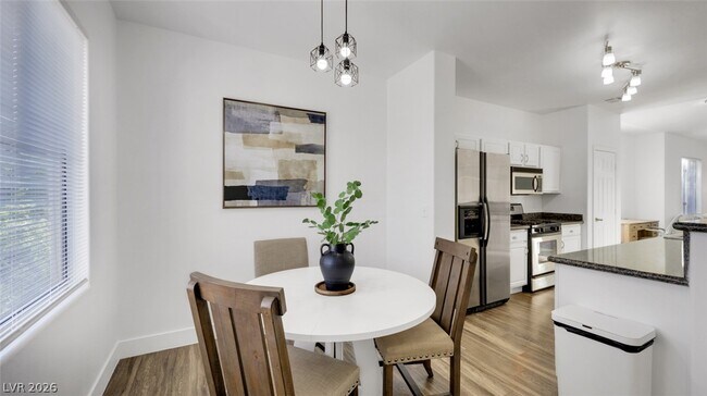 Foto del edificio - 721 Peachy Canyon Cir