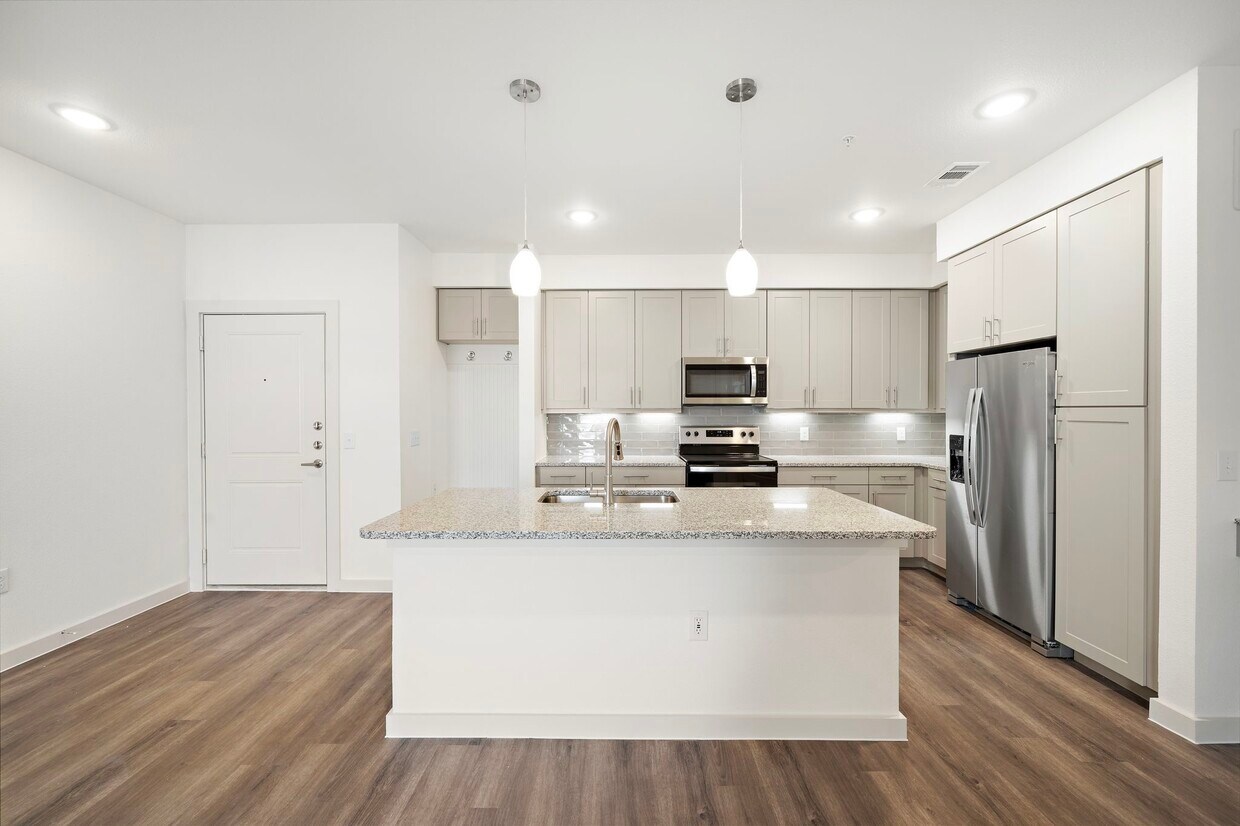 Foto principal - 5550 Dancy Rd