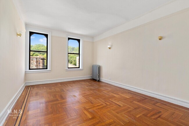Building Photo - 2-12 Seaman Avenue