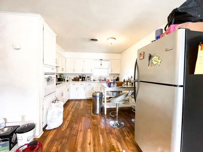 Foto del edificio - Adorable 4 Bed, 2 Bath Home for August 2026 Move In!