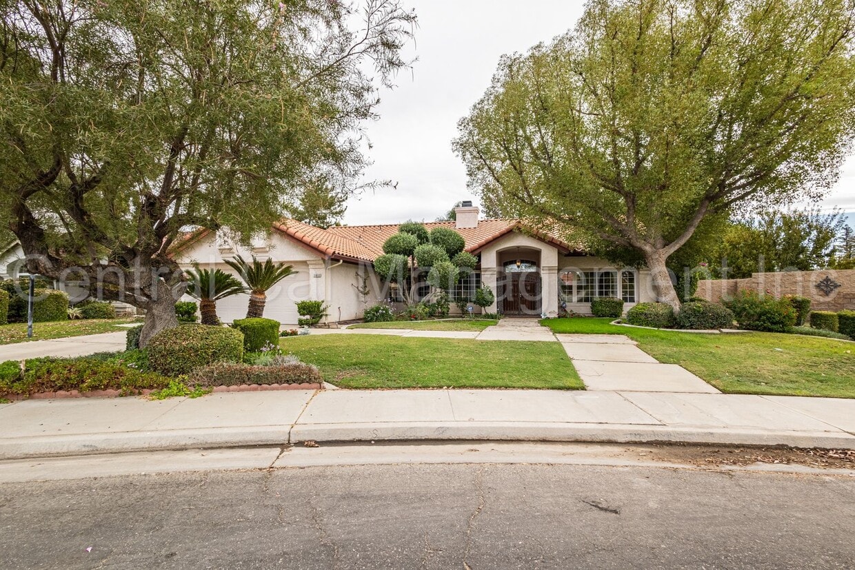 Primary Photo - 4 Bedroom/2.5 Bath Home with Paid Solar and a Pool - $2950 Per Month!