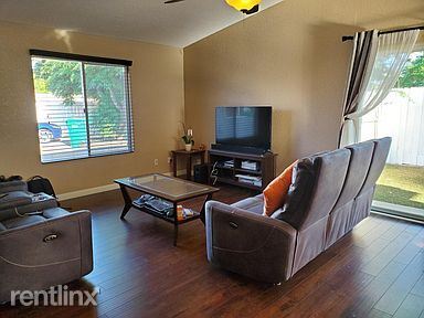 Building Photo - 3 br, 2 bath House - 422 S Sunshine Ave