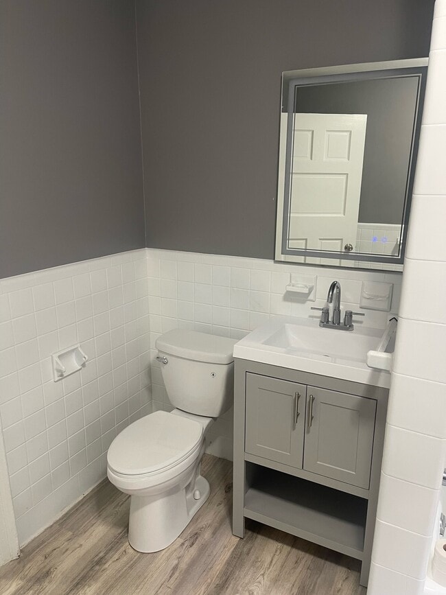 Building Photo - 464 Park Dr