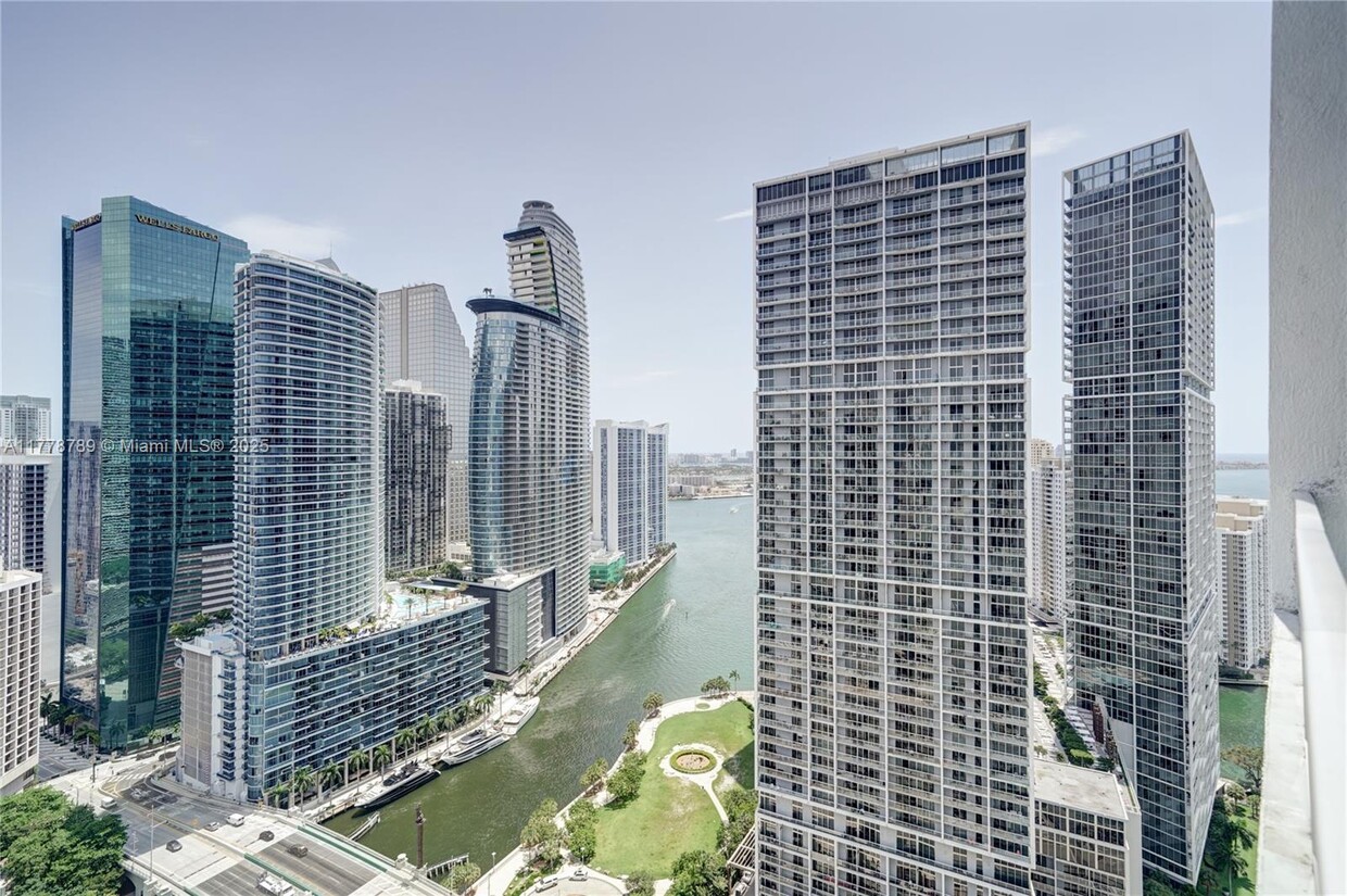 Primary Photo - 500 Brickell Ave