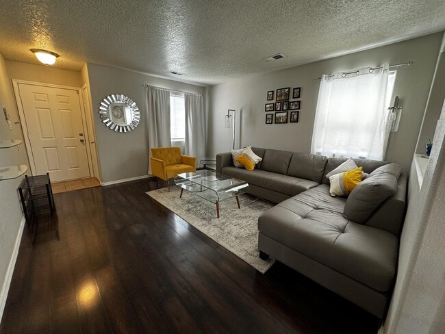 Building Photo - 10501 Trieste Ct NW