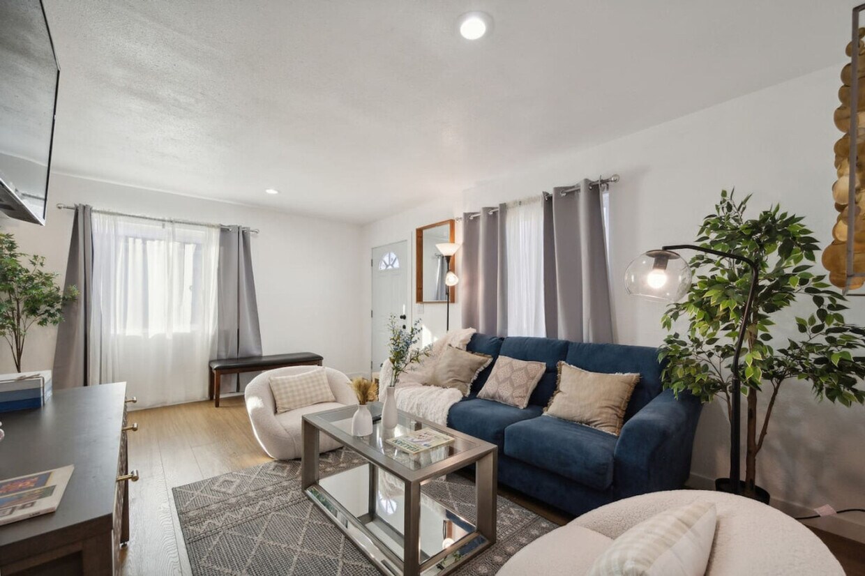 Foto principal - 5831 Greycourt Ave