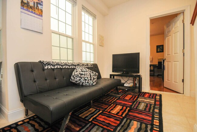 Foto del edificio - 915 Ridge Avenue
