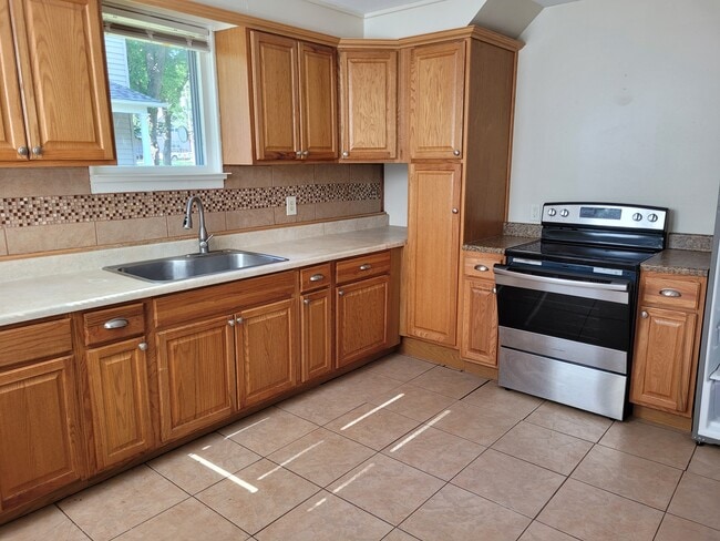Kitchen - 828 Jefferson Ave