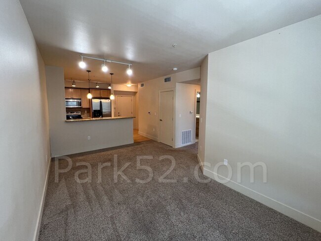 Building Photo - $250 Off!  1 Bedroom Condo in Downtown Tacoma