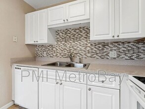 Building Photo - 13693 Orange Sunset Dr