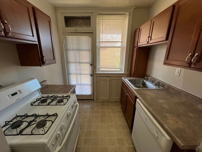 Foto del edificio - Beautiful 1 Bedroom Apartment in the Demun Neighborhood!