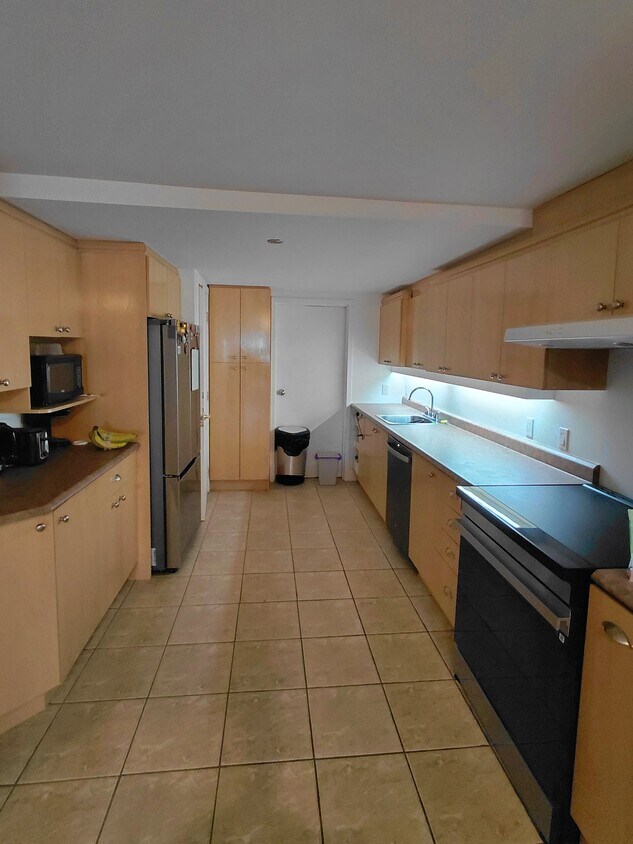 Building Photo - 1517 Rue Garnier