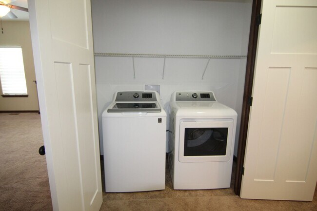 Foto del edificio - 4 Bedroom, 3 bath close to University