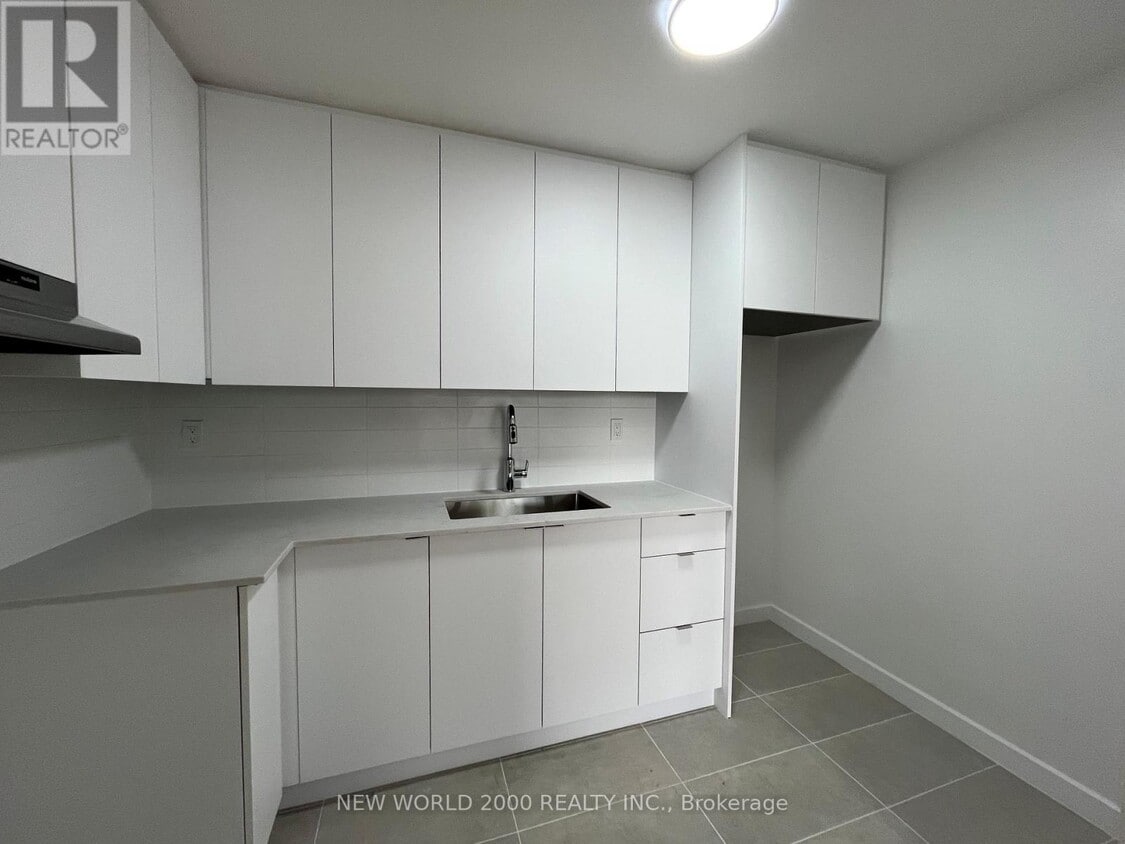 Primary Photo - 101 Roehampton Ave