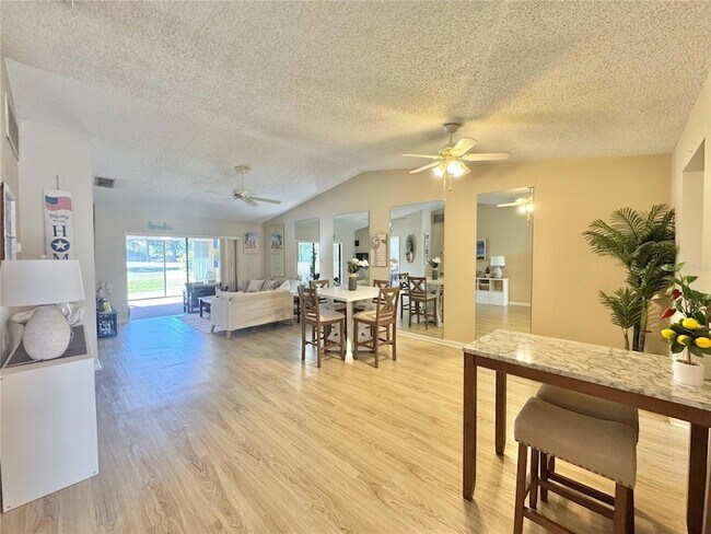 Foto del edificio - 2246 Firestone Pl