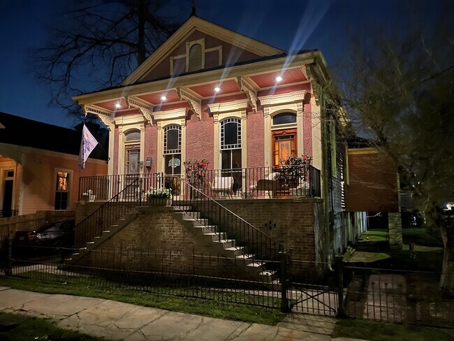 Building Photo - 4936 Coliseum St
